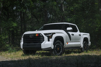 見るからにアメリカンな大型ピックアップトラック「タンドラ」。トヨタは、「アウトドア人気の高まりもあり、他のモデルにない個性は日本でも受け入れられる」と主張する。