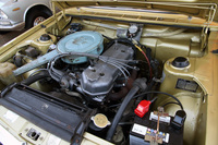 初代「ローレル」に搭載された1.8リッター直4 SOHCクロスフローのG18型エンジン。旧プリンスが開発し、「スカイライン1500」に積んでいた1.5リッターのG15型を拡大したものである。