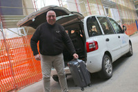 自動車関連産業の規模縮小による地域経済の停滞、スマートフォンアプリによるハイヤー配車サービスの台頭など、不安要素は少なくない。しかし「さまざまなお客さまとの会話が、日々の喜び」と言うフラヴィオさん。