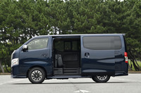 「キャラバンAUTECH」のボディーサイズは全長×全幅×全高＝4695×1695×1990mm、ホイールベース＝2555mm。四隅の感覚がつかみやすく全幅も1.7m以下なので、狭い道での運転もさほど苦にならなかった。