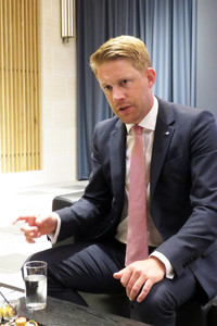 マクラーレン・オートモーティブのアレックス・ロング コマーシャルオペレーションズダイレクター。コマーシャルとプロダクトの両方に関わる人物で、商品戦略から商品開発の監修、発表にいたる広範な分野において責任者を担っている。