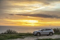 駆動用リチウムイオンバッテリーの容量は90.6kWh。最大で出力170kWまでの急速充電に対応している。