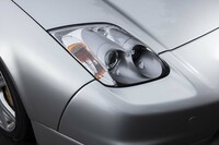 2001年のマイナーチェンジでリトラクタブルヘッドライトが失われた。