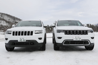 「グランドチェロキー」は、2017年2月のマイナーチェンジでフロントマスクのデザインを変更。都会的なイメージが強まった。写真左が従来型で、右が最新型。