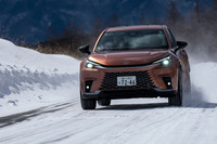 パワートレインは1.5リッター3気筒エンジンをベースとしたシリーズ・パラレルハイブリッド。4WDモデルはリアに6PSのモーターを搭載しているが、136PSのシステム最高出力はFWDモデルと変わらない。