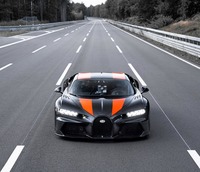 
	4基のターボを持つ8リッター16気筒エンジンを搭載する「ブガッティ・シロン スーパースポーツ300＋」。2019年9月2日にドイツ国内でタイムアタックに臨み、時速304.773マイル (490.484km/h)を記録。ガソリンエンジン車の到達点を世に示した。
	