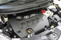 1.8リッターエンジン「2ZR-FE Dual VVT-i」。
