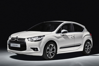 「シトロエンDS4 エディション・ルージュ」
    