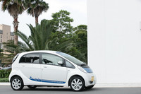 走行費用は、夜間電力を使えば同クラスガソリン車の1/9程度、昼間の電力でも1/3程度で済む。