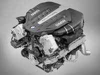 今回新たに採用された、4.4リッターV8ツインターボエンジン。