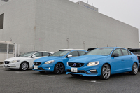 試乗会場の一角に並ぶボルボの試乗車。コンパクトな「V40」から「S60」「V60」「XC60」、ラージサイズの「V70」までと種類も豊富で、ボルボが日本市場において、ドイツ勢に次ぐ存在であることを感じさせる。
    