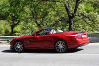 AMGパフォーマンスパッケージ装着車は、前19、後20インチのAMGマルチスポークアルミホイールが備わる。