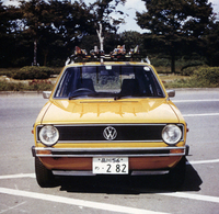 『間違いだらけのクルマ選び』の評価基準となり、徳大寺さんに幸福を運んだ黄色い初代「フォルクスワーゲン・ゴルフ」。
    