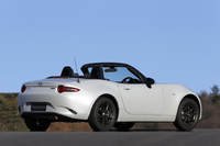 タイヤサイズは標準が16インチ。オプションで17インチが用意される。