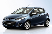 「デミオ13C」（ボディーカラーはブルーリフレックスマイカ）
    