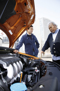 「フィット」のエンジンと「インサイト」のハイブリッドシステムを組み合わせた心臓部。肝心の燃費値（10・15モード）は、MTモデルが22.5km/リッターで、CVTモデルが25.0km/リッターだ。