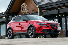 アルファ・ロメオ再生のけん引役！ コンパクトSUV「ジュニア」のスポーティーな走りに触れた。