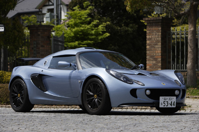 【スペック】全長×全幅×全高＝3805×1725×1160mm／ホイールベース＝2300mm／車重＝900kg／駆動方式＝MR／1.8リッター直4 DOHC16バルブ（192ps/7800rpm、18.5kgm/6800rpm）／価格＝627万9000円（テスト車＝同じ）