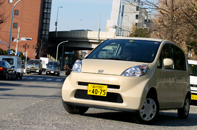 【スペック】全長×全幅×全高＝3395×1475×1575mm／ホイールベース＝2420mm／車重＝860kg／駆動方式＝FF／0.66リッター直3SOHC6バルブ（52ps／6700rpm、6.2kgm／3800rpm）／車両本体価格＝105.0万円（テスト車＝111.7万円）