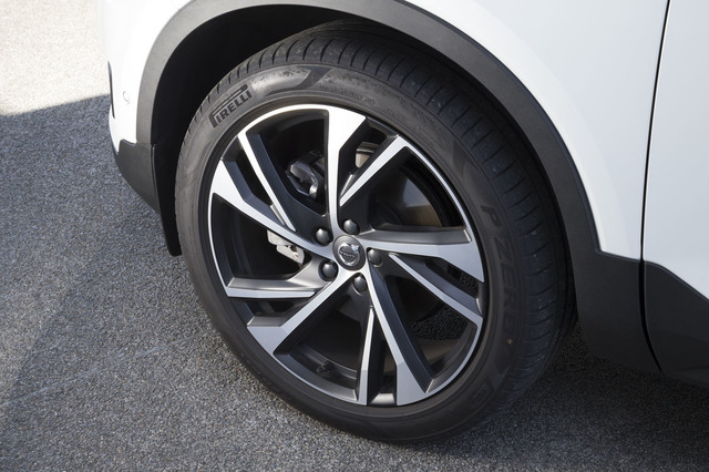 ボルボXC40 T5 AWS ファーストエディション 20インチ　アルミホイール ボルボXC40 T5 AWS ファーストエディション 20インチ アルミホイール