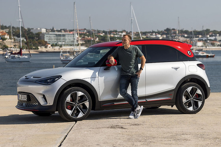 トップグレードは、あのブラバスの名を冠する「スマート#1ブラバス」（写真）。駆動方式は4WDで、最高出力428PSを発生する。