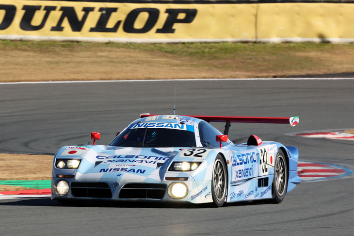 1998年のルマン24時間で、星野一義／鈴木亜久里／影山正彦組が日産のルマン挑戦における最上位となる総合3位表彰台を獲得した「R390 GT1」。影山正美氏がステアリングを握った。