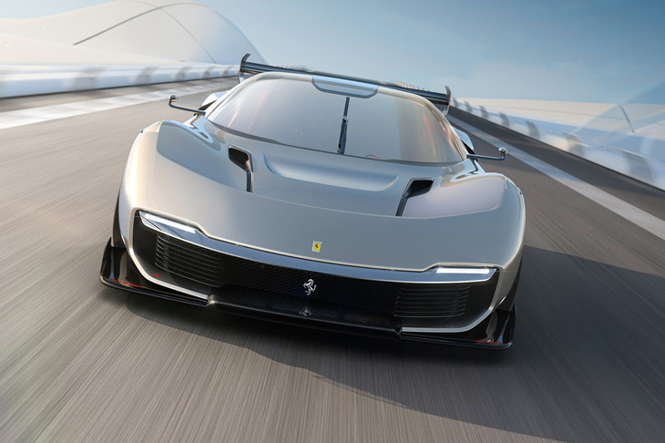 ゴールドマーキュリーに塗られた外装色は、特別に開発された4層のアルミニウムペイントで実現された。