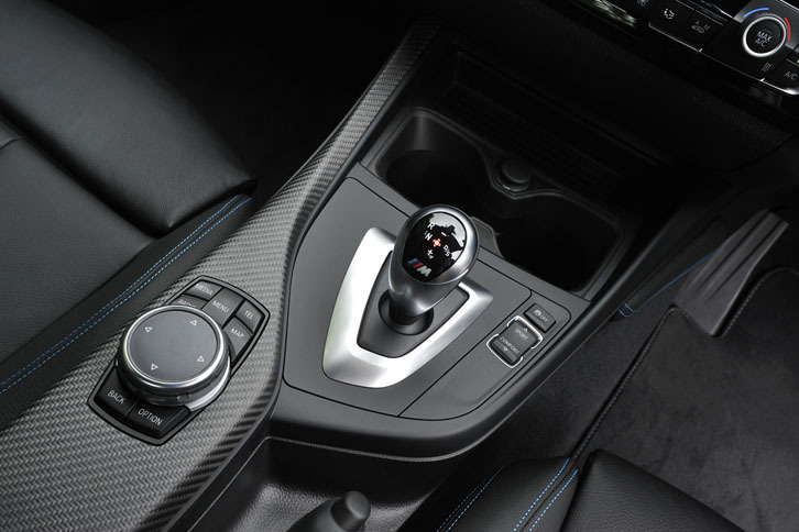 日本市場では7段のM DCTドライブロジックのみの設定。操作がよりシンプルかつダイレクトな6段MTの導入も期待したいところ。