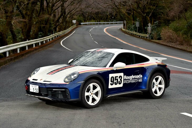 【ポルシェ911ダカールのスペック】
	ボディーサイズ：全長×全幅×全高＝4530×1864×1338mm／ホイールベース：2450mm／車重：1605kg／駆動方式：4WD／エンジン：3リッター水平対向6 DOHC 24バルブ ターボ／トランスミッション：8段AT／最高出力：480PS（353kW）/6500rpm／最大トルク：570N・m（58.1kgf・m）/2300-5000rpm／タイヤ：（前）245/45R19 102Y／（後）295/40R20 110Y（ピレリ・スコーピオン オールテレインプラス）／燃費：11.3リッター/100km（約8.8km/リッター、WLTPモード）／価格：3099万円
	
	【取材時の燃費データ】
	テスト距離：237.0km（市街地1：高速道路8：山岳路1）／使用燃料：31.3リッター（ハイオクガソリン）／参考燃費：7.6km/リッター（満タン法）／8.2km/リッター（車載燃費計計測値）