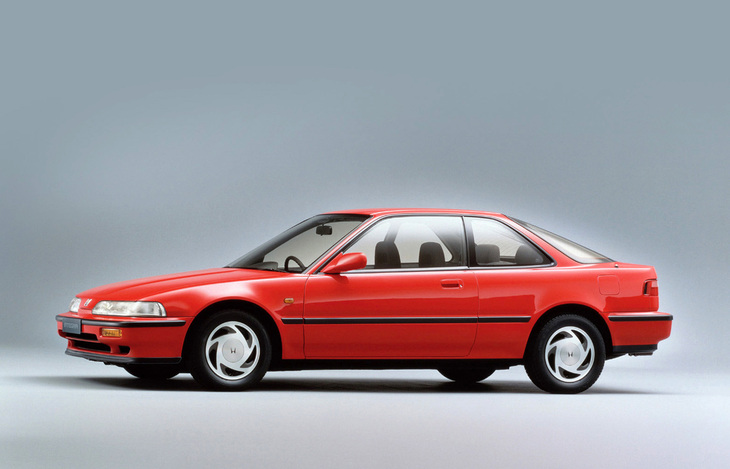 「ホンダ・インテグラ」。車名が初代の「クイント インテグラ」から単にインテグラとなった2代目。3ドアハッチバッククーペと4ドアハードトップの2種類のボディーを持つスペシャルティーカー。