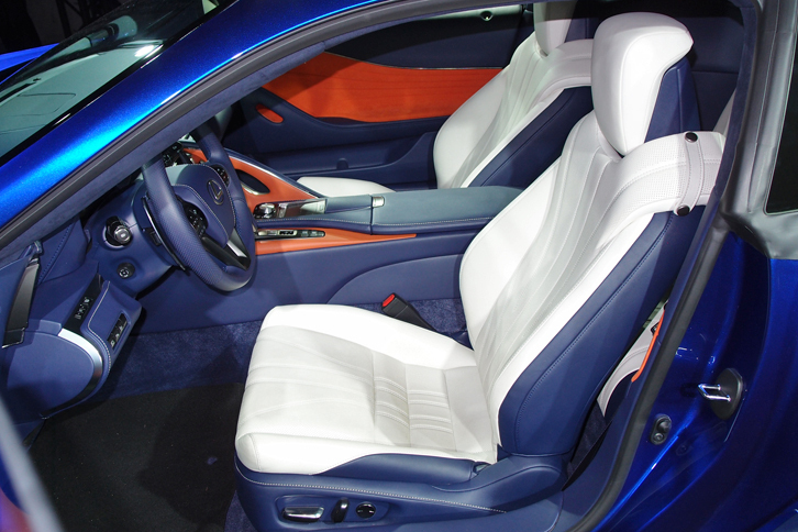 レクサスLC500hプロトタイプ（フロントシート）