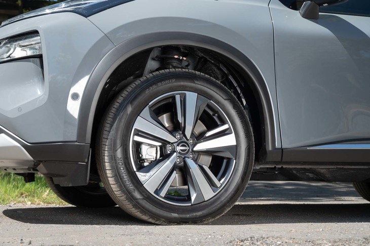 「G e-4ORCE」のタイヤ＆ホイールは19インチ。今回の試乗車はハンコックのハイパフォーマンスタイヤ「ヴェンタスS1 evo3 SUV」を履いていた。