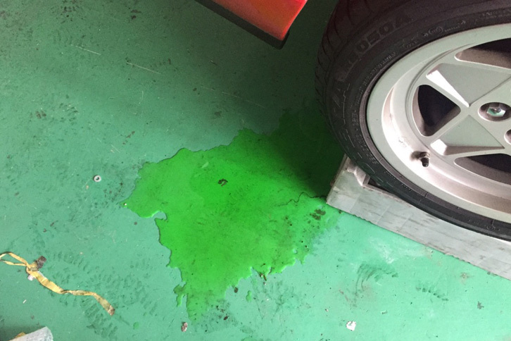 マフラーのデキに気を良くしたのもつかの間、新たな問題が……。