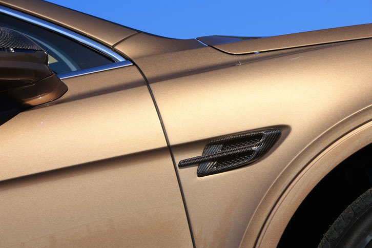 アルファベットの「B」をモチーフにしたエアアウトレット。