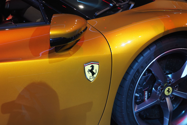 フェラーリ849テスタロッサ（ドアのエンブレム）