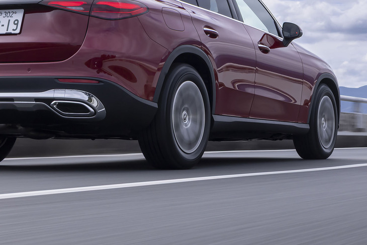 静粛性の目安となる「荒れたアスファルト舗装路におけるタイヤ音」は、先代にあたる「LX100」に対して16％低減している。