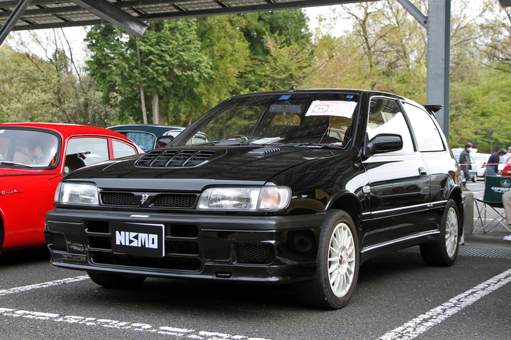 平成生まれの1台だった1990年「日産パルサーGTI-R」。「ラリーの日産」の名声を再びと、当時のグループAの主流だった2リッター直4 DOHC 16バルブ ターボエンジンとフルタイム4WDを組み合わせたモデル。熱害をはじめとする問題に悩まされ、WRCでは目立った成績は残せなかった。