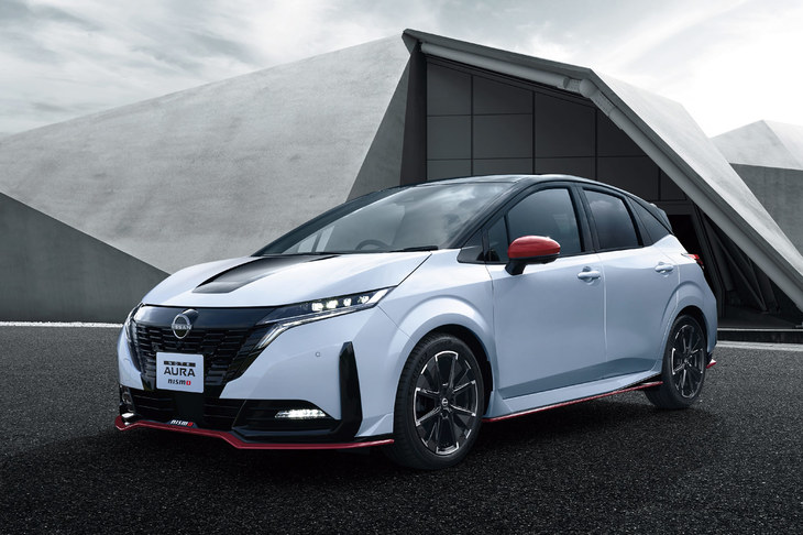 日産のレース部門の名を冠する「ノート オーラNISMO」。専用セッティングのモーター制御や足まわりを備えた、本格的なスポーツモデルだ。