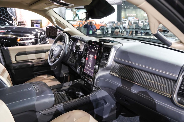 2019年モデルで、新たに縦型のタッチ式大型液晶画面をセンターコンソールに組み込んだラムの「2500」シリーズ。最新のコネクティビティーシステムを採用している。