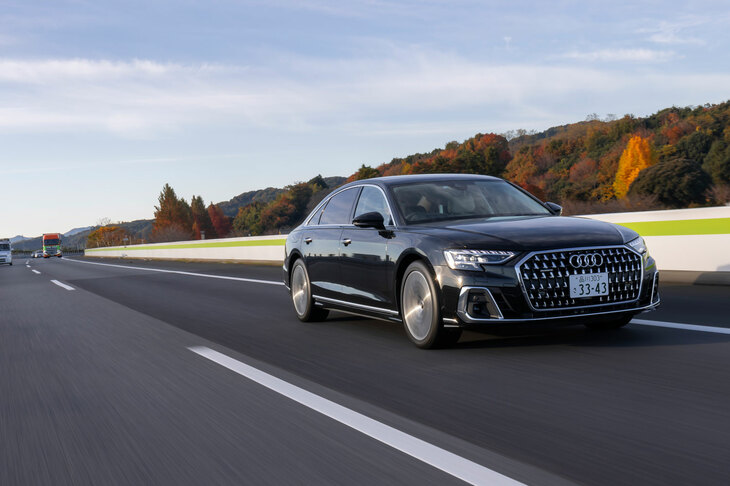 動力性能については、0-100km/h加速が4.5秒、最高速が250km/hと公称（欧州仕様）。燃費性能も重視しており、減速時には最大12kWという高い効率でブレーキエネルギーを回生する。