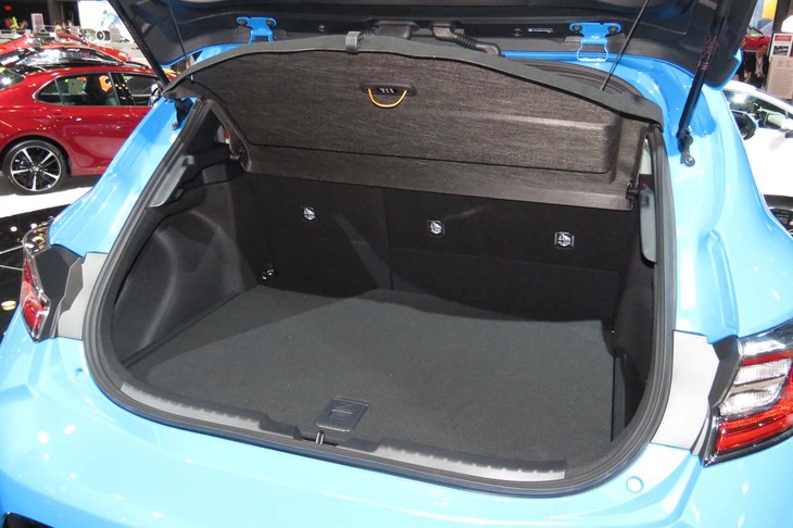 トヨタ・カローラハッチバック（ラゲッジルーム）