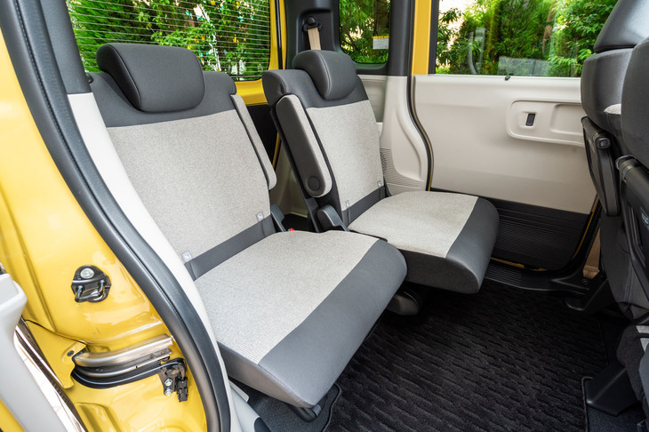 後席の肘や肩まわりの空間は先代モデルよりも55mm拡大。初代以来の240万台もの買い替え需要に対応しなければならないため、「以前よりも狭い」とか「あれが積めなくなった」ということが許されないのだという。