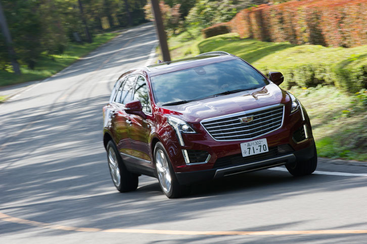 走りに関連する装備では、「プラチナム」には可変ダンパーの「リアルタイムダンピングサスペンション」や、走行モード切り替え機構の「パフォーマンスドライバーセレクトモード」などが搭載される。