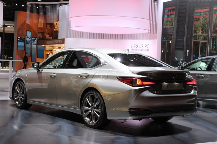 レクサスES Fスポーツ