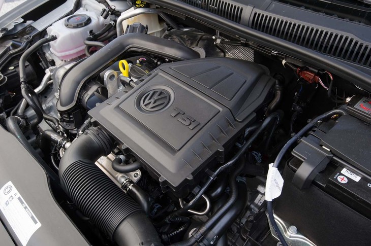 当面のところ、日本仕様のパワーユニットは、1リッター直3ターボエンジンのみの設定。最高出力95ps、最大トルク175Nmは、車重1160kgの「ポロ」には必要にして十分な性能だ。