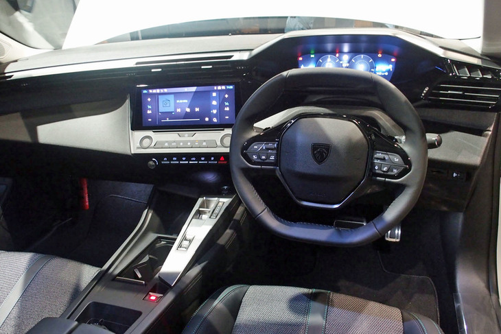 プジョー308アリュール（インストゥルメントパネル）