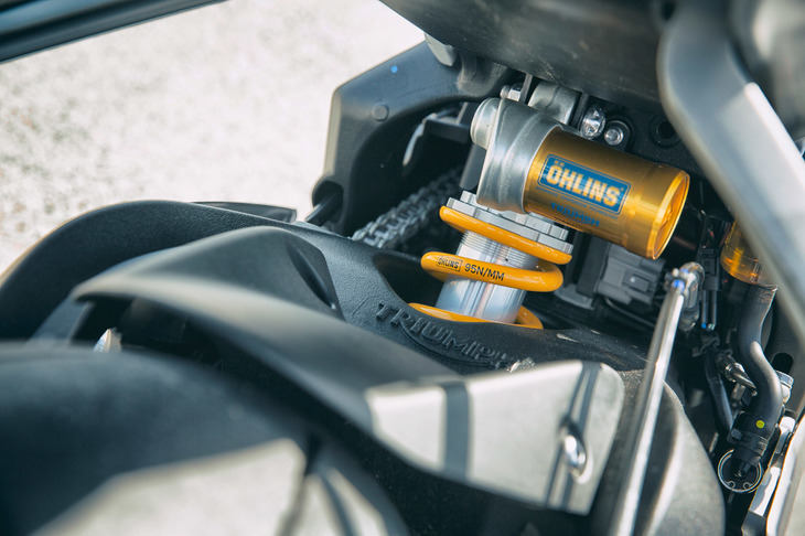 サスペンションの仕様は本文の通り。フロントはプリロードと減衰特性の、リアは段階的なプリロードの調整が可能だ。