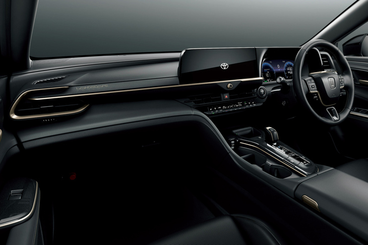 さりげない光沢感が特徴と紹介される「RS“ランドスケープ”」に特別設定された内装色は、「ブラックラスター」と呼ばれるもの。基本的なデザインや装備は、ベースとなった「クラウン クロスオーバーRS」に準じている。