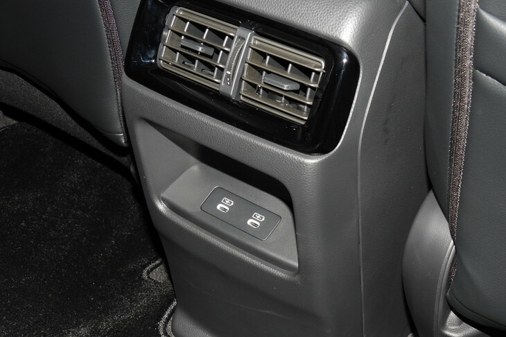 ホンダCR-V e：HEV RS（USB Type-Cポート）