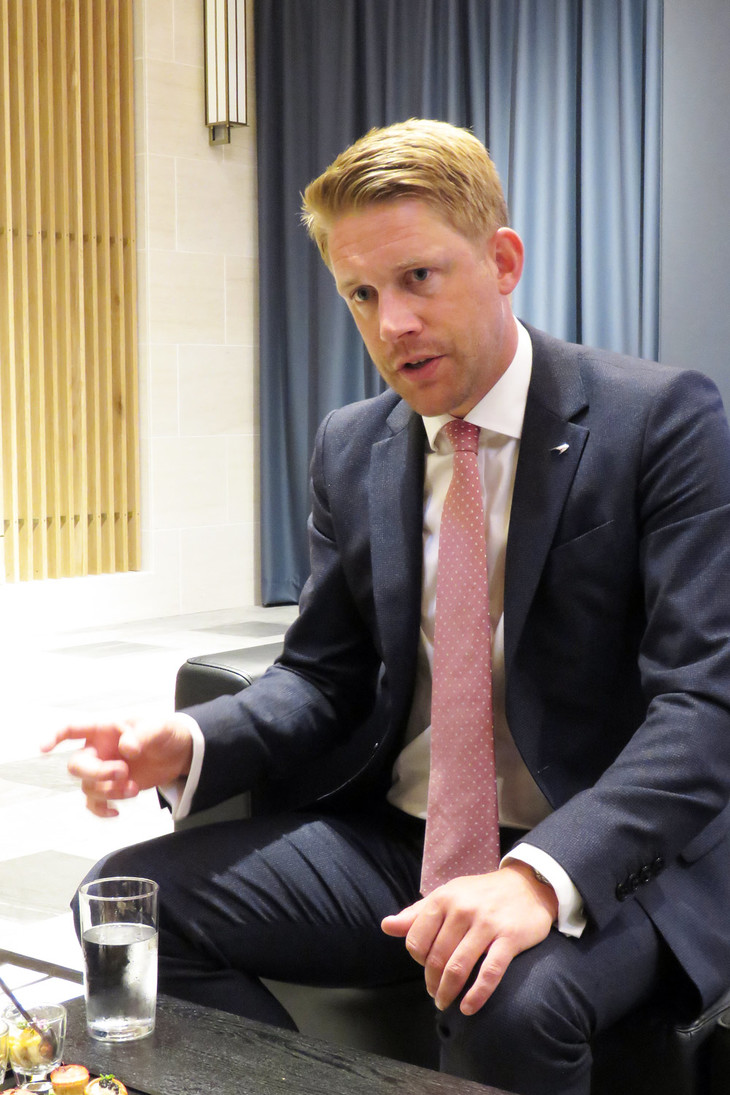 マクラーレン・オートモーティブのアレックス・ロング コマーシャルオペレーションズダイレクター。コマーシャルとプロダクトの両方に関わる人物で、商品戦略から商品開発の監修、発表にいたる広範な分野において責任者を担っている。